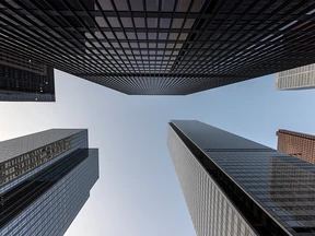 Private financial institutions and canadian banks (1)